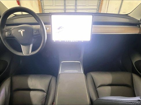 Used 2023 Tesla Model 3 Standard Range image 14