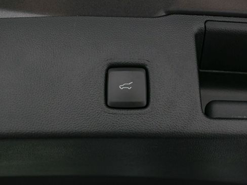 Used 2023 Ford Escape SE FWD image 11