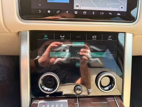 Used 2019 Land Rover Range Rover HSE AWD/4WD image 13
