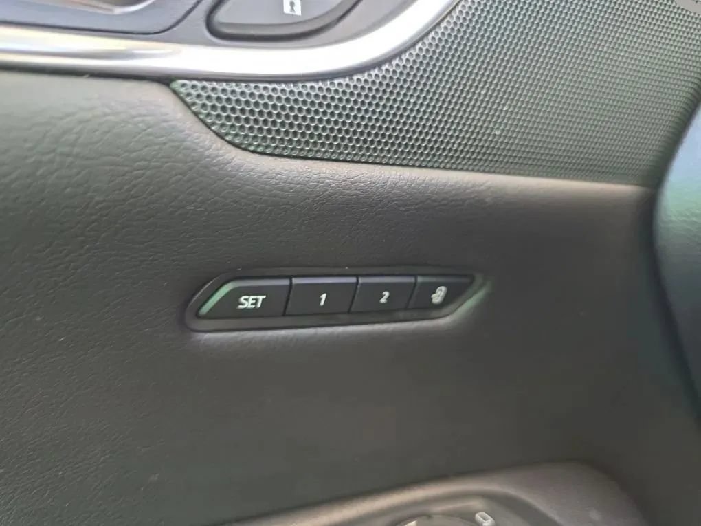 Used 2019 Cadillac XT5 Premium Luxury FWD image 25