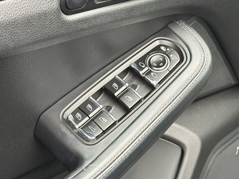 Used 2021 Porsche Macan w/ Premium Package image 22