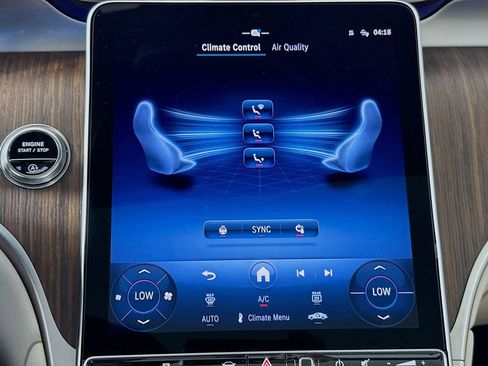 Used 2025 Mercedes-Benz GLC 300 4MATIC image 15