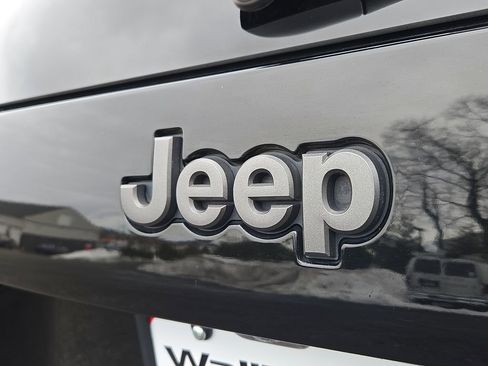 Used 2019 Jeep Cherokee Trailhawk image 27