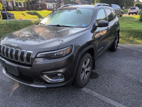 Used 2019 Jeep Cherokee Limited w/ Luxury Group AWD/4WD image 3