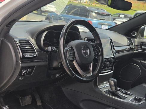 Used 2019 Jeep Grand Cherokee Overland AWD/4WD image 14