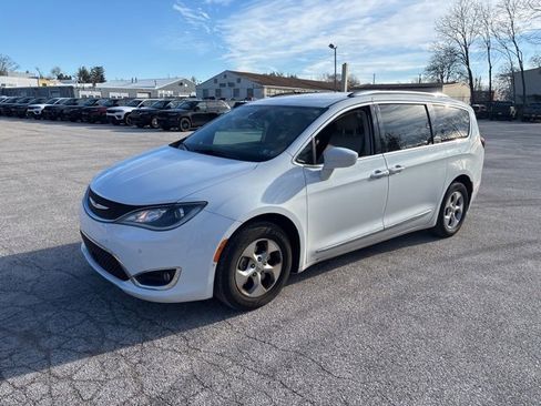Certified 2017 Chrysler Pacifica Touring-L Plus w/ Advanced Safetytec Group image 7