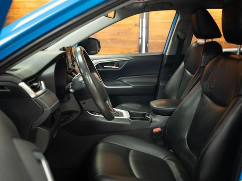 Used 2019 Toyota RAV4 XLE w/ Carpet Mat Package FWD image 7