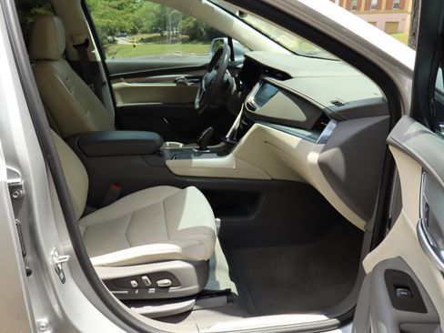 Used 2019 Cadillac XT5 Premium Luxury FWD image 25