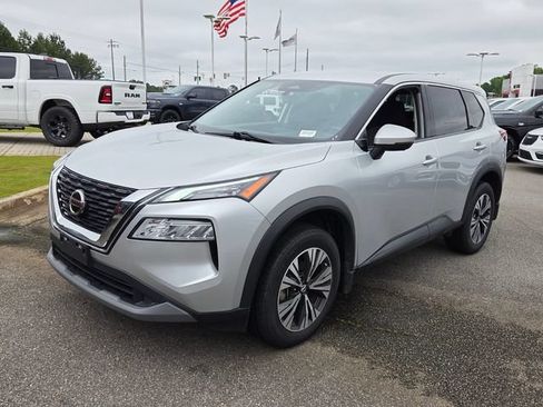 Used 2021 Nissan Rogue SV FWD image 3