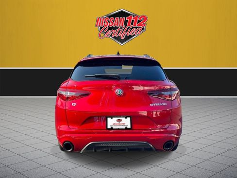 Used 2023 Alfa Romeo Stelvio Veloce AWD/4WD image 5