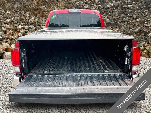 Used 2018 Toyota Tacoma SR5 AWD/4WD image 14