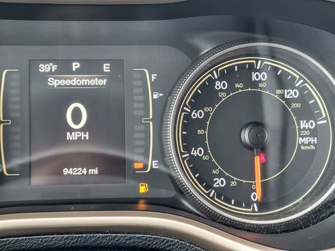 Used 2016 Jeep Cherokee Sport image 10