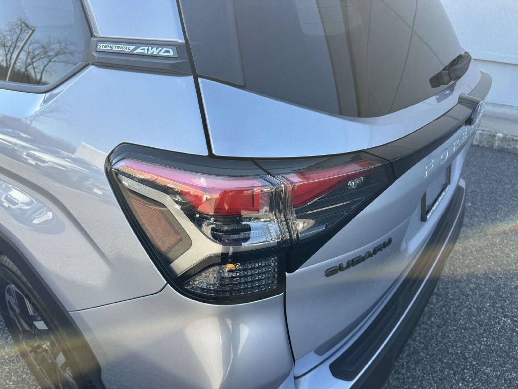Certified 2025 Subaru Forester Premium AWD/4WD image 8