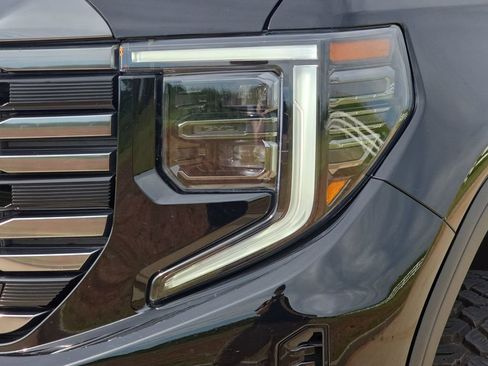 Used 2024 GMC Sierra 1500 AT4 w/ Technology Package AWD/4WD image 30