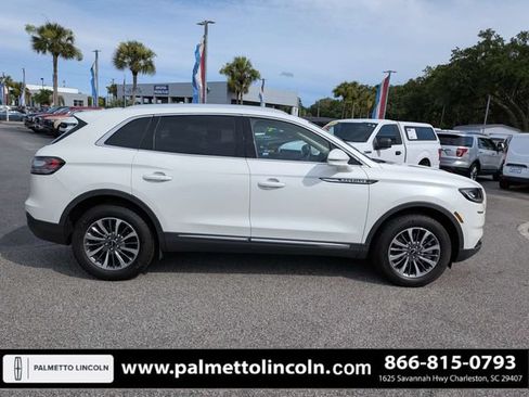Used 2022 Lincoln Nautilus FWD w/ Premium Package image 3