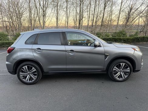 Used 2020 Mitsubishi Outlander Sport Black Edition image 4