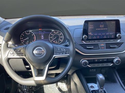 Used 2020 Nissan Altima 2.5 S FWD image 11