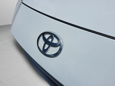 Used 2025 Toyota Camry SE w/ Convenience Package FWD image 28