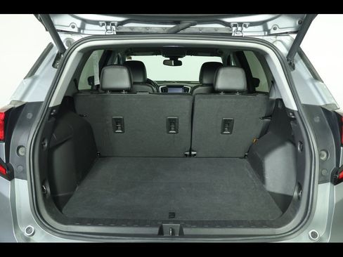 Used 2024 GMC Terrain SLT image 13