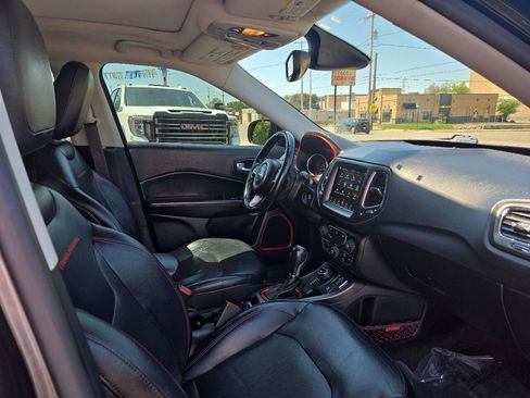 Used 2018 Jeep Compass Trailhawk w/ Leather Interior Group AWD/4WD image 13