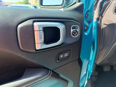 Used 2020 Jeep Wrangler Unlimited Sahara w/ Cold Weather Group AWD/4WD image 12