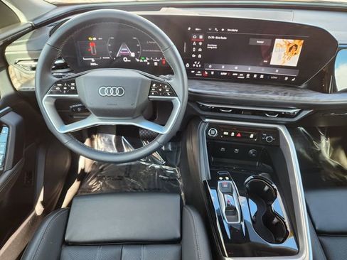Used 2025 Audi Q5 2.0T Premium w/ Premium Plus image 23