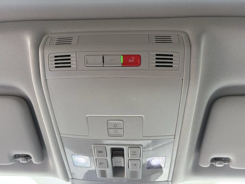 Used 2025 Volkswagen Taos SEL AWD/4WD image 22