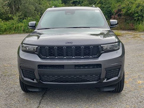 Used 2024 Jeep Grand Cherokee L Laredo RWD image 2