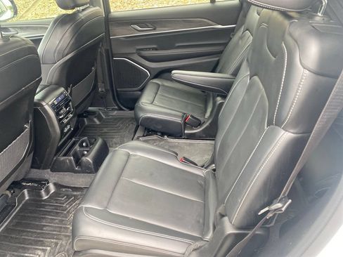 Used 2021 Jeep Grand Cherokee L Limited AWD/4WD image 9