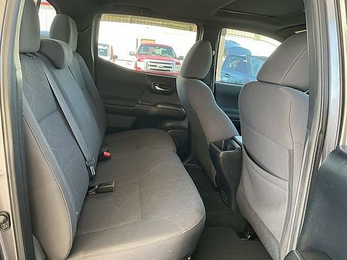 Used 2017 Toyota Tacoma TRD Sport w/ Premium & Technology Package RWD image 12