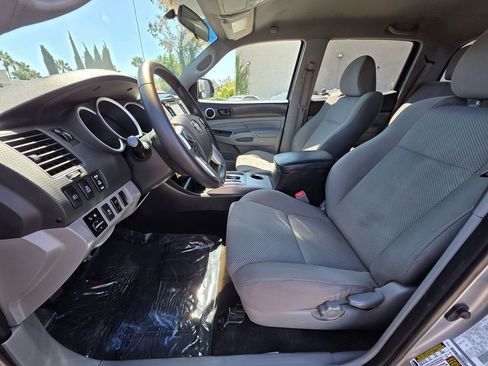 Used 2014 Toyota Tacoma PreRunner w/ TRD Off-Road Package image 24