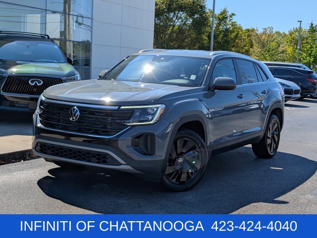 Used 2024 Volkswagen Atlas Cross Sport SE w/ Black Wheel Package FWD image 1