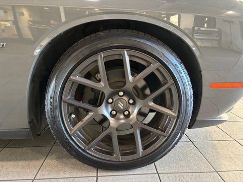 Used 2017 Dodge Challenger R/T image 25
