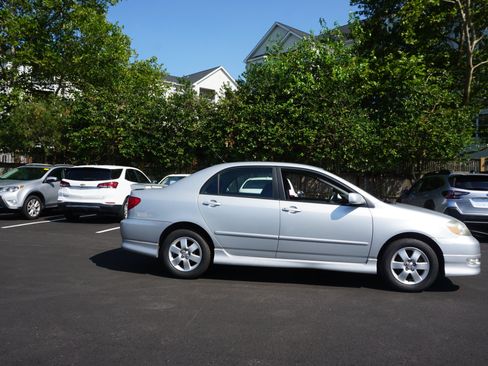 Used 2006 Toyota Corolla S FWD image 3