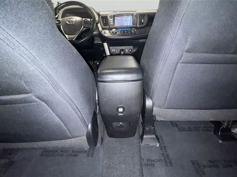 Used 2018 Toyota RAV4 XLE FWD image 25