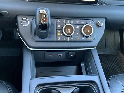 Used 2024 Land Rover Defender 110 S image 24