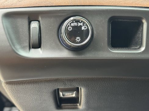 Used 2016 Cadillac Escalade Premium RWD image 25