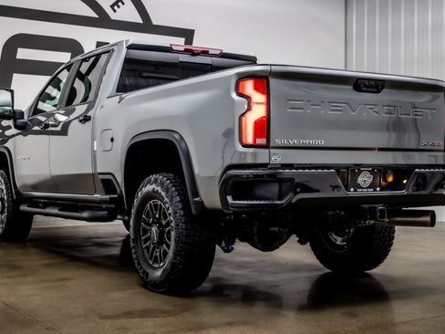 Used 2025 Chevrolet Silverado 2500 ZR2 w/ Technology Package AWD/4WD image 33