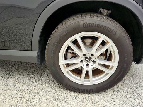 Used 2025 Mercedes-Benz GLC 300 4MATIC image 9