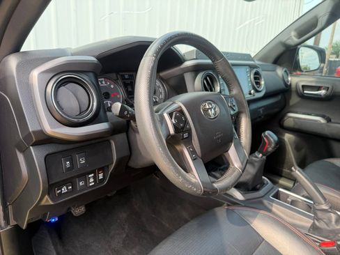 Used 2022 Toyota Tacoma TRD Pro AWD/4WD image 7