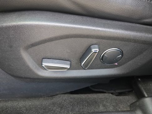 Used 2017 Ford Explorer XLT w/ Equipment Group 202A FWD image 23