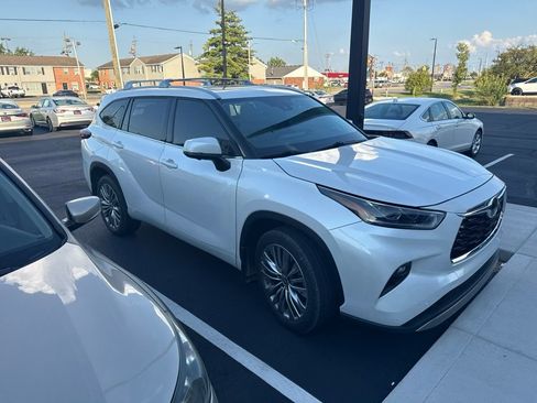 Used 2024 Toyota Highlander Platinum AWD/4WD image 14