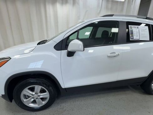 Used 2022 Chevrolet Trax LT w/ LT Convenience Package image 7
