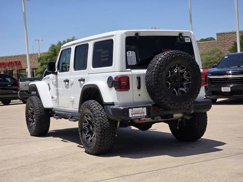 Used 2018 Jeep Wrangler Unlimited Rubicon AWD/4WD image 3