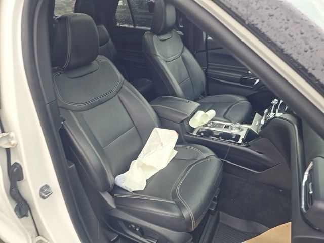 Used 2023 Ford Explorer ST w/ Technology Package AWD/4WD image 8