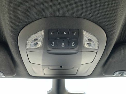 Used 2025 Chrysler Pacifica Select FWD image 36