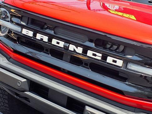 Used 2024 Ford Bronco Outer Banks w/ Sasquatch Package AWD/4WD image 31