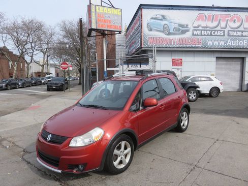 Used 2008 Suzuki SX4 AWD Hatchback w/ Touring Pkg image 2