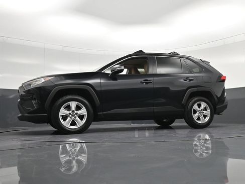 Used 2020 Toyota RAV4 XLE w/ Convenience Package FWD image 34