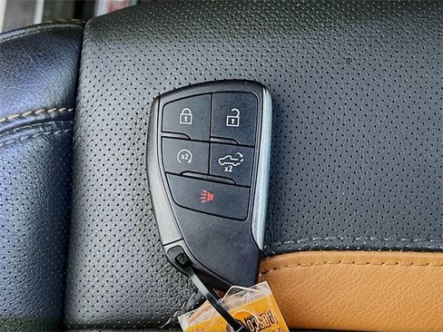 Used 2025 GMC Sierra 1500 AT4 w/ AT4 Premium Package image 32